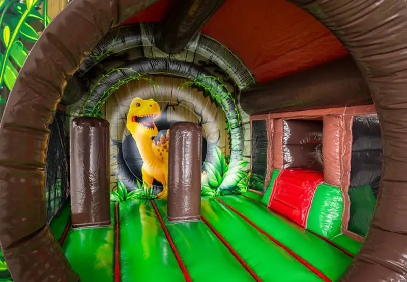 Binnenkant van het Jurassic World springkussen